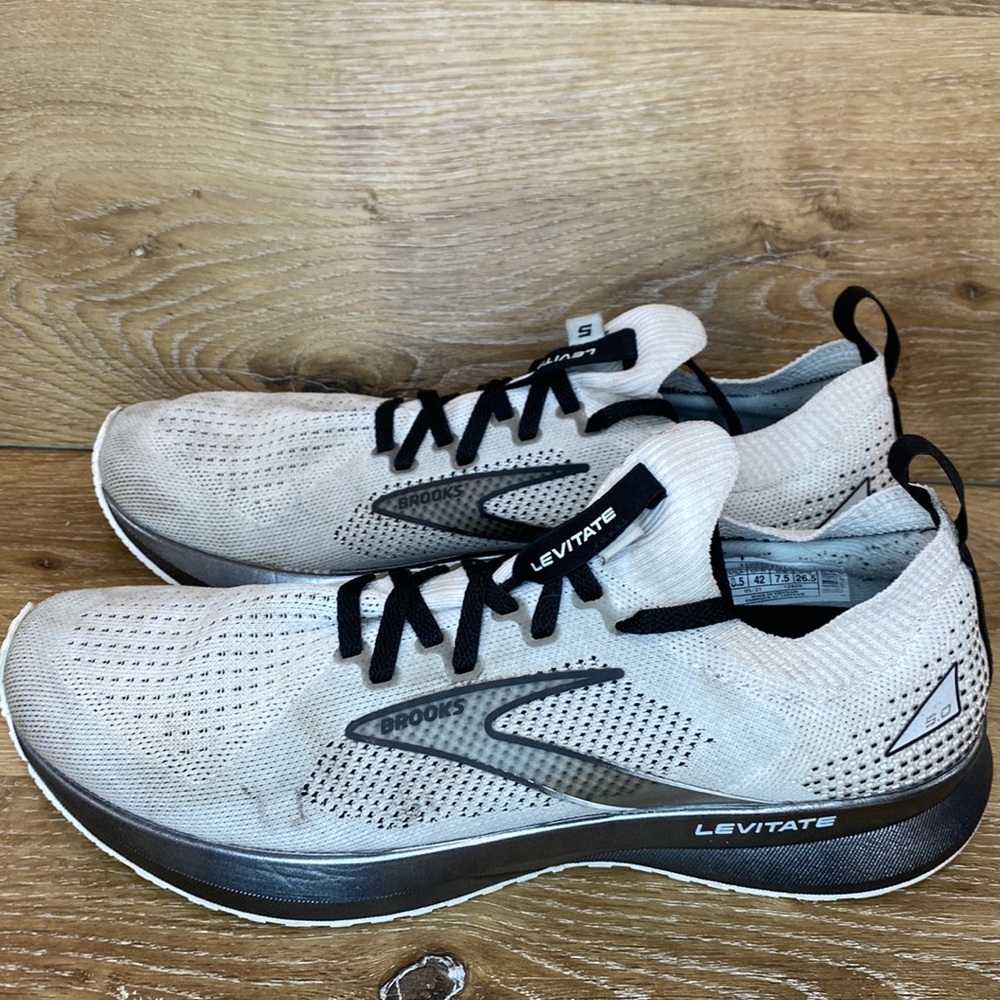 Brooks Levitate 5 Size 8.5 Medium(D)